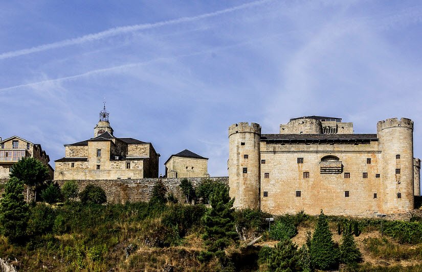 Castillo-palacio de los condes de Benavente, Spain
